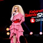 Die Kabarett Talente Show 2026 (1/2) - Neue Talente braucht das Land: Nina Hartmann begibt sich in einer neuen Ausgabe auf die Suche nach den spannendsten und besten Talenten der heimischen Kleinkunst, Comedy und Satire. Unterstützt wird sie dabei von einer namhaften Jury, bestehend aus Kabarettikonen wie Tricky Niki, Herbert Haider von den Comedy Hirten, Herbert Steinböck oder Flo und Wisch. Wer kann das Publikum und die Jury am meisten überzeugen? Die Kabarett Talente Show powered by Österreichischen Lotterien ist ein verlässlicher Garant, Newcomern ein Sprungbrett zu ermöglichen. Der/die Gewinner/in erhält einen fixen Auftritt beim Wiener Kabarettfestival. Im Bild: Kaisa Schmoan. - SENDUNG: ORFIII - DO - 18.06.2026 - 21:55 Uhr - Foto: ORF/Hubert Mican - Veröffentlichung honorarfrei nur für redaktionelle Berichterstattung in Sendungszusammenhang und mit Copyrightangabe. Kontakt: foto@orf.at