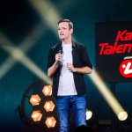 Die Kabarett Talente Show 2026 (1/2) - Neue Talente braucht das Land: Nina Hartmann begibt sich in einer neuen Ausgabe auf die Suche nach den spannendsten und besten Talenten der heimischen Kleinkunst, Comedy und Satire. Unterstützt wird sie dabei von einer namhaften Jury, bestehend aus Kabarettikonen wie Tricky Niki, Herbert Haider von den Comedy Hirten, Herbert Steinböck oder Flo und Wisch. Wer kann das Publikum und die Jury am meisten überzeugen? Die Kabarett Talente Show powered by Österreichischen Lotterien ist ein verlässlicher Garant, Newcomern ein Sprungbrett zu ermöglichen. Der/die Gewinner/in erhält einen fixen Auftritt beim Wiener Kabarettfestival. Im Bild: Christian Mayer. - SENDUNG: ORFIII - DO - 18.06.2026 - 21:55 Uhr - Foto: ORF/Hubert Mican - Veröffentlichung honorarfrei nur für redaktionelle Berichterstattung in Sendungszusammenhang und mit Copyrightangabe. Kontakt: foto@orf.at