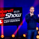 Die Kabarett Talente Show 2026 (2/2) - Neue Talente braucht das Land: Nina Hartmann begibt sich wieder auf die Suche nach den spannendsten und besten Talenten der heimischen Kleinkunst, Comedy und Satire. Unterstützt wird sie dabei von einer namhaften Jury, bestehend aus Kabarettstars. Wer kann das Publikum und die Jury am meisten überzeugen? Die Kabarett Talente Show powered by Österreichischen Lotterien ist ein verlässlicher Garant, Newcomern ein Sprungbrett zu ermöglichen. Der/die Gewinner/in erhält einen fixen Auftritt beim Wiener Kabarettfestival. Im Bild: Robert Vock. - SENDUNG: ORFIII - DO - 18.06.2026 - 23:00 Uhr - Foto: ORF/Hubert Mican - Veröffentlichung honorarfrei nur für redaktionelle Berichterstattung in Sendungszusammenhang und mit Copyrightangabe. Kontakt: foto@orf.at